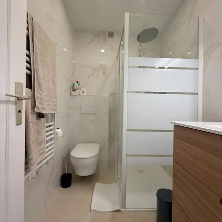 Cosy Vue Marina Piscine 4 Voyageurs Appartamento Mandelieu